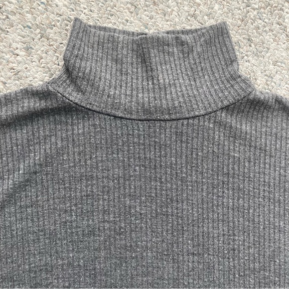 Ribbed Mockneck Longsleeve Tee - Picture 2 of 4